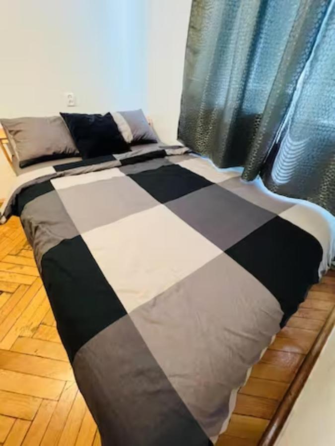 Homestay - Warm Close To City Center Gyvenimas sodyboje *